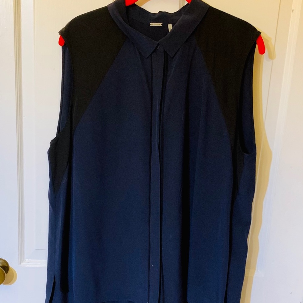 Elie Tahari 100% silk blouse